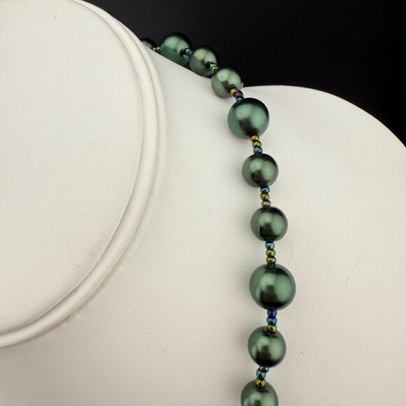 Kissaka Green Glass Bead Faux Pearl Necklace With Gold-Tone Clasp Elegant Design - Picture 3 of 8